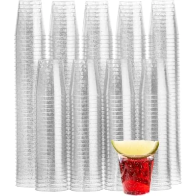 Abbildung von MATANA 150 Schnapsgläser aus Plastik mit Silberglitzer, 3cl Pinnchen Kunststoff, Shotgläser, Shot Becher, Schnapsbecher, Plastikbecher Party Zubehör Stabil &amp; Mehrweg