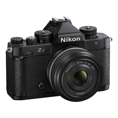 Abbildung von Nikon Z f Kit Nikkor 40mm 1:2.0 Spez. Edition Vollformatkamera, 24.4MP, 4k Video, Pixel Shift, Gehäuse mit Magnesiumlegierung, Neig und drehbarer Touch Monitor
