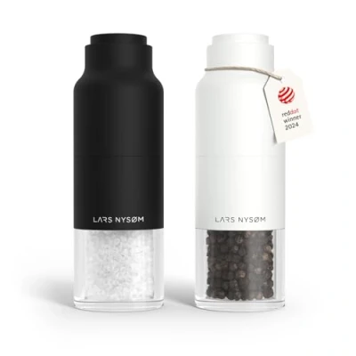 Abbildung von LARS NYSØM Salz und Pfeffermühlenset Edelstahl mit verstellbarem Mahlwerk I Flaschendesign Gewürzmühlen Set Manual (Black/White)