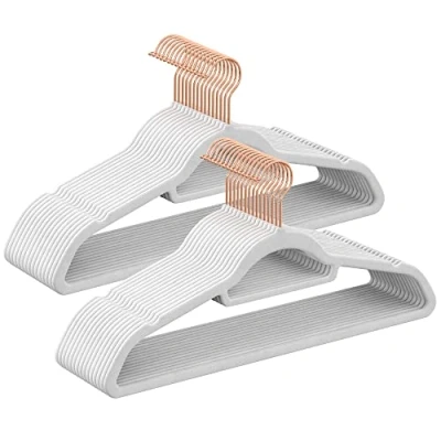 Abbildung von SONGMICS Kleiderbügel Samt, 30er Set, Bügel, rutschfest, kleine Stange für Krawatten, 360 drehbarer Haken, 0,6 cm dick, platzsparend, 43,5 lang, Mäntel, Hosen, Roségold Weiß CRF021W01