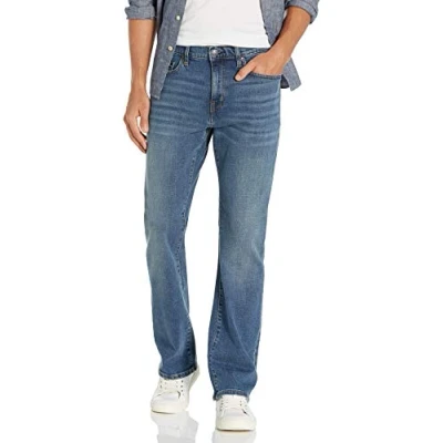 Abbildung von Amazon Essentials Herren Bootcut Jeans mit gerader Passform, Mittelblau Vintage, 33W / 29L