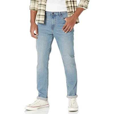 Abbildung von Amazon Essentials Herren Jeans aus Komfortablem Stretch, Schmale Passform (Früher Goodthreads), Hellblau, 31W / 28L