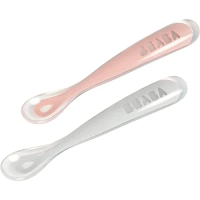 Abbildung von BÉABA Baby Löffel 2er Set Silikonlöffel Fütterlöffel Erste Mahlzeit mit Transportbox Weiche Rosa