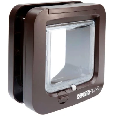 Abbildung von Sure Petcare SureFlap Mikrochip Katzenklappe, batteriebetrieben, kompatibel mit RFID Halsbandanhängern und Mikrochips, Einbau in Türen, Glasscheiben Wände, 4 x AA Batterien erforderlich, braun
