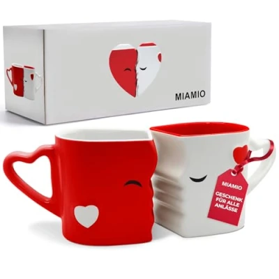 Abbildung von MIAMIO Kaffeetassen/Küssende Tassen Set Geschenke für Frauen/Geschenke Männer/Freund/Freundin Hochzeitsgeschenke brautpaar/Weihnachten aus Keramik (Rot)