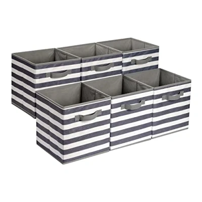 Abbildung von Amazon Basics zusammenklappbarer Aufbewahrungswürfel/Organizer aus Stoff mit Griffen, 33 cm x cm, Weiß/Grau gestreift, 6 Stück