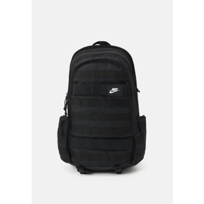 Abbildung von Nike FD7544 010 Sportswear RPM Sports backpack Herren BLACK/BLACK/WHITE Größe MISC