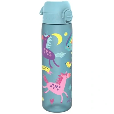 Abbildung von ion8 Trinkflasche, 500 ml, Auslaufsicher, Einhandöffnung, Sichere Verriegelung, Spülmaschinenfest, BPA frei, Tragegriff, Klappdeckel, Leicht zu Reinigen, Klimaneutral, Blau Einhörner