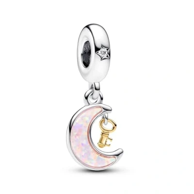 Abbildung von PANDORA Moments Bicolor Schlüssel &amp; Mond Charm Anhänger aus Sterling Silber mit vergoldeter Metalllegierung, Zirkonia, Kompatibel Armbändern,762985C01