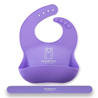 Abbildung von YAMBINO 1er Set Babylätzchen mit Haltegurt 30x22cm BPA frei weiches Lätzchen Silikon Auffangschale Kleckerfrei Essen Wasserdicht einfache Reinigung, spülmaschinenfest (Lila)