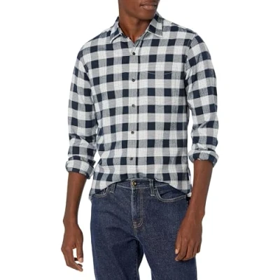 Abbildung von Amazon Essentials Herren Langarmhemd aus Flanell (in Übergröße erhältlich), Marineblau Karomuster, XL