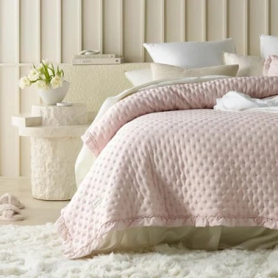 Abbildung von ROOM99 Molly Elegante Tagesdecke in Puderrosa 170 x 210 cm Vielseitige Wohndecke als Bettüberwurf oder Sofaüberwurf Überwurfdecke für Bett und Sofa Steppdecke Stil Ideal Bedspread