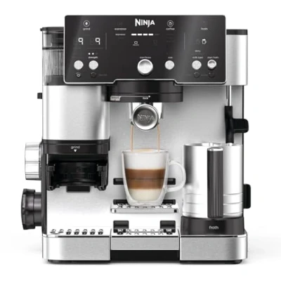 Abbildung von Ninja Luxe Essential 2 in 1 Kaffeemaschine mit Mahlwerk und Aufschäumer für Latte, Cappuccino &amp; Espresso, einfache Handhabung, Voreinstellungen zum Aufschäumen, Silber, ES501EU