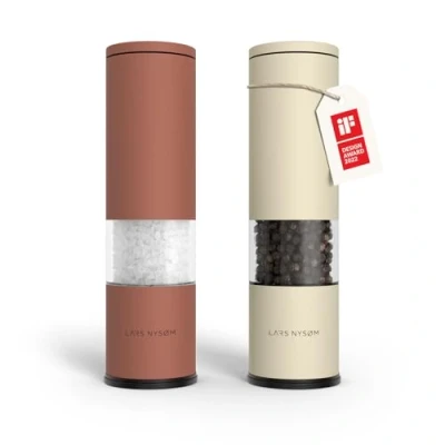 Abbildung von LARS NYSØM Salz und Pfeffer Mühle 2er Set Manuell mit einstellbarem Keramik Mahlwerk von grob bis fein I Design Gewürzmühlenset (2 Stück) (Red/Beige)