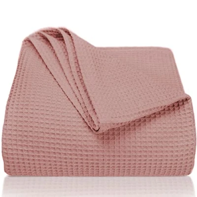 Abbildung von LAYNENBURG Premium Tagesdecke 240 x 260 cm XXL Waffelpique 100% Baumwolle leichte Wohndecke Waffeloptik Baumwolldecke Bett Überwurf, Sofa Couch Überwurf Decke (Altrosa)