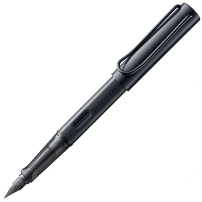 Abbildung von Lamy AL star black Füller Füllhalter mit ergonomischem Griff &amp; schwarzer Stahlfeder in Strichbreite F leichtes Aluminiumgehäuse inkl. Tintenpatrone T 10 blau Rechtshänder