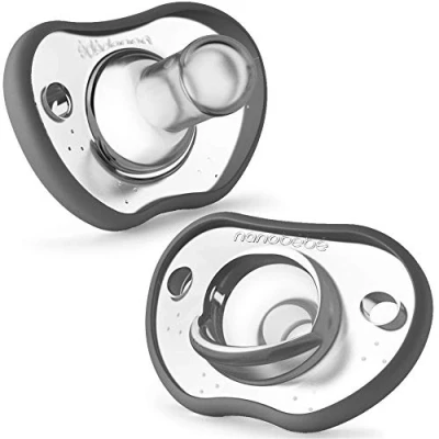Abbildung von Nanobebe Baby Schnuller 0 3 Monate Kiefergerecht, Kurven angenehm mit Gesichtskontur, preisgekrönt für stillende Babys, 100% Silikon BPA frei Perfektes Geschenk, 2er Pack, Grau