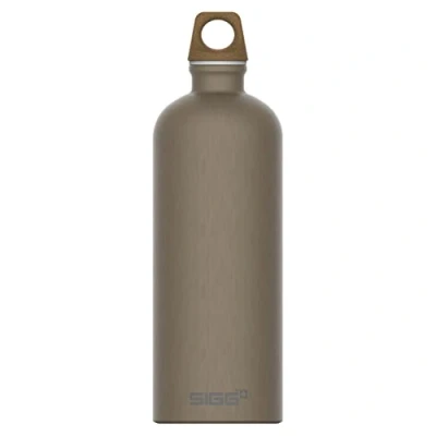 Abbildung von SIGG Traveller MyPlanet™ Lighter Plain Trinkflasche (1.0 L), klimaneutrale und auslaufsichere Trinkflasche, federleichte aus Aluminium, Made in Switzerland