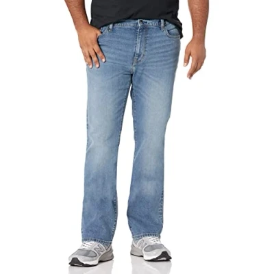 Abbildung von Amazon Essentials Herren Bootcut Jeans mit schmaler Passform, Helle Waschung, 40W / 30L