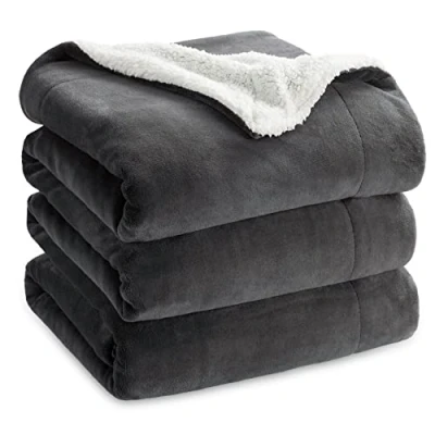 Abbildung von BEDSURE Decke Sofa Kuscheldecke Anthrazit warm Sherpa Sofaüberwurf Decke, Dicke Sofadecke Couchdecke, 230x270 cm Flauschige Wohndecke für Couch