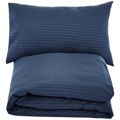 Abbildung von Amazon Basics Deluxe Bettwäsche Set aus Mikrofaser, 135 x 200 cm, Marineblau, Gestreift