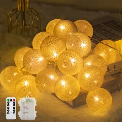 Abbildung von Ciskotu Baumwollkugeln Lichterkette Batteriebetrieben, 20 LED Dimmbar Cotton Ball mit Fernbedienung, Kugeln Innen für Kinderzimmer Weihnachten Hochzeit Party (Weiß)
