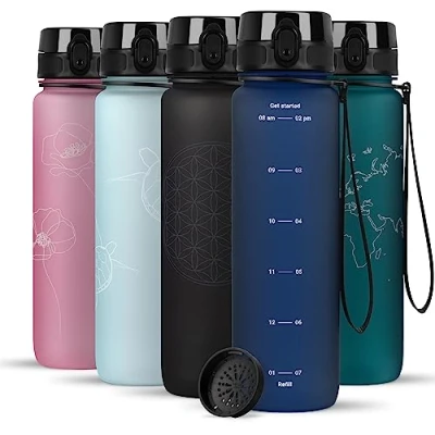 Abbildung von 720DGREE Trinkflasche 1l mit Motivationsskala “uberBottle“ +Sieb Dicht, Leicht, BPA Frei, Bruchsicher Wasserflasche für Uni, Sport, Fitness, Fahrrad, Outdoor Tritan Sportflasche Blau