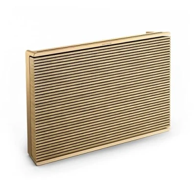 Abbildung von Bang &amp; Olufsen Beosound Level Kabelloser Tragbarer Wifi und Bluetooth Lautsprecher (16 Stunden Akkulaufzeit), Cradle to Zertifizierter Nachhaltiger Gold Tone/Wood