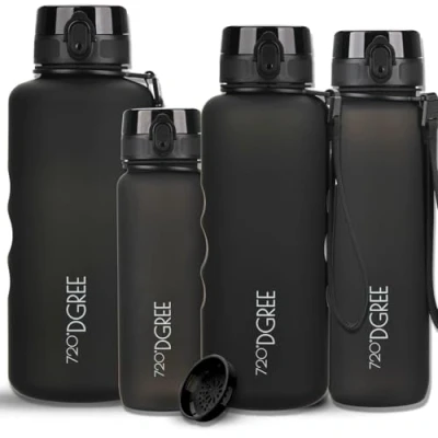 Abbildung von 720DGREE Trinkflasche 1,5 Liter “uberBottle“ abnehmbare Schlaufe +Motivationsskala, Sieb Auslaufsicher, Leicht, BPA Frei Tritan Sportflasche Wasserflasche für Uni, Job, Sport, Fitness, Gym