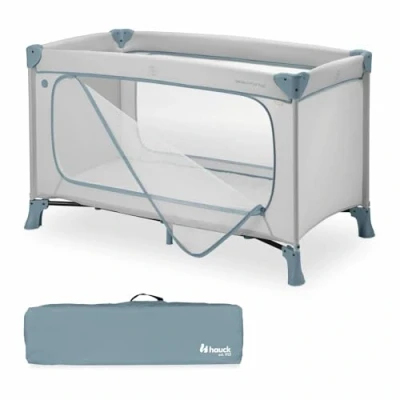 Abbildung von hauck Kinderreisebett Dream N Play Plus mit Transporttasche und Großen Schlupf zum Spielen, Klein Zusammenklappbar, Baby Reisebett Kleinkind ab Geburt bis 15 kg (Dusty Blue)