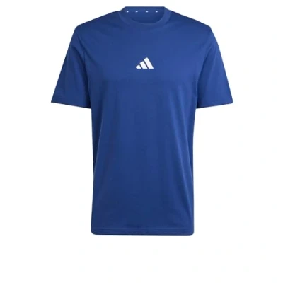 Abbildung von adidas Herren Essentials SMALL Logo Single Jersey Tee, Dark Blue/White, S