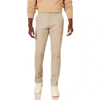 Abbildung von Amazon Essentials Herren Legere Stretch Chinohose mit klassischer Passform, Bräunen, 38W / 28L