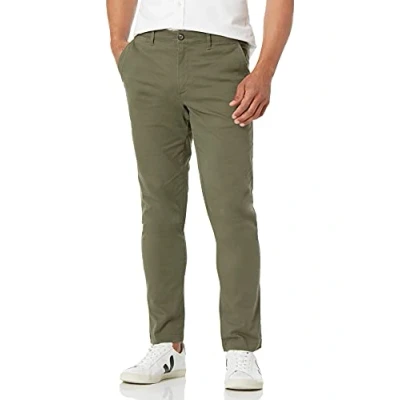 Abbildung von Amazon Essentials Herren Legere Stretch Chinohose mit Enger Passform, Olivgrün, 33W / 34L