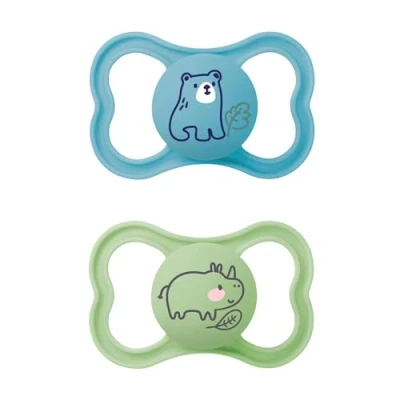 Abbildung von MAM Air Silikon Schnuller im 2er Set, extra leichtes und luftiges Schilddesign, zahnfreundlicher Baby aus speziellem SkinSoft mit Schnullerbox, 6 16 Monate, Bär/Nashorn