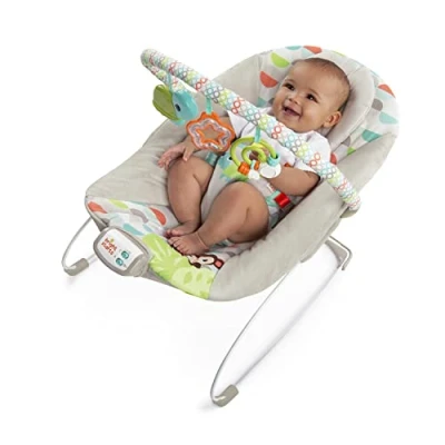 Abbildung von Bright Starts, Babywippe Happy Safari mit beruhigenden Vibrationen &amp; 7 Melodien, abnehmbarer Kopfstütze und Spielbogen 3 Spielzeugen, Lautstärkeregeler, ab der Geburt bis 9kg