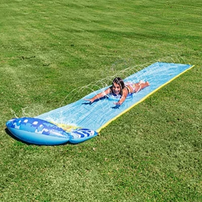 Abbildung von JOYIN 585cm x 90 cm Slip and Slide Wasserrutsche mit 1 Bodyboard, Kinder Wasserrutsche, Sommerspielzeug eingebautem Sprinkler für Garten und Outdoor