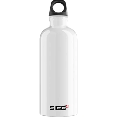 Abbildung von SIGG Alu Trinkflasche Traveller Weiß Klimaneutral Zertifiziert Für Kohlensäurehaltige Getränke Geeignet Auslaufsicher Federleicht BPA frei Outdoor 0,6L