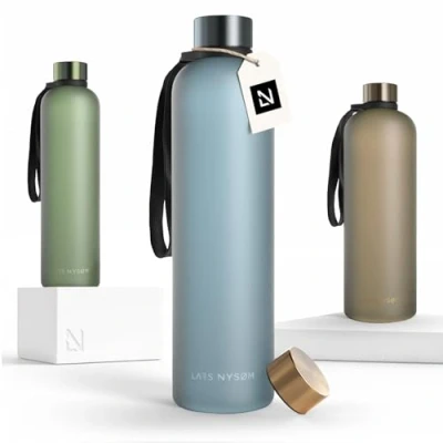 Abbildung von LARS NYSØM Trinkflasche 1l Wasserflasche Ultraleichte Tritan Sport Flasche auslaufsicher, Kohlensäure geeignet für Sport, Büro, Yoga 2 Deckel inkludiert (Sky Blue, 1000ml)