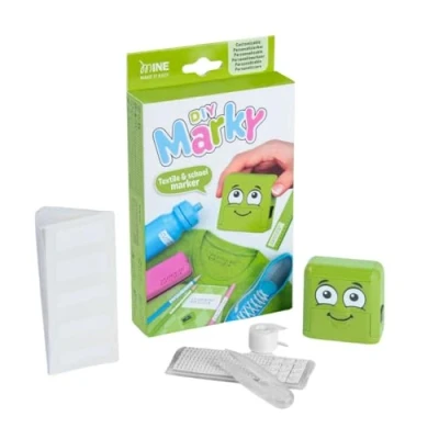 Abbildung von DIY MARKY Anpassbarer Stempel für Kinder Kleidung und Kinderartikel Enthält Tinte bis zu 1000 Drucke Komplettes Set mit Etiketten Thermo Klebeband (Grün)