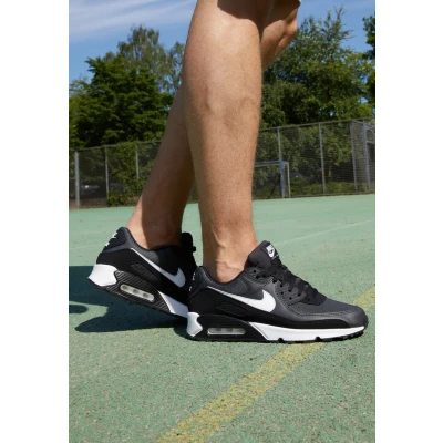 Abbildung von Nike Sportswear AIR MAX 90 Sneaker low, Herren, Größe: 44, Black/white/metallic silver Leder und textil