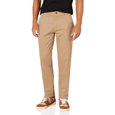 Abbildung von Amazon Essentials Herren Lässige Stretch Chinohose mit sportlicher Passform (in Übergrößen erhältlich), Dunkles Khakibraun, 36W / 28L