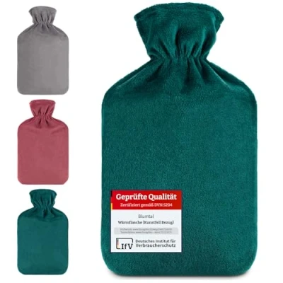 Abbildung von Blumtal Premium Wärmflasche mit Bezug aus weichem Fleece Wärmeflasche Naturkautschuk Bettflasche für Erwachsene Hot Water Bag Luxus auslaufsichere weiche Petrol