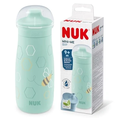 Abbildung von NUK Mini Me Sip für Kleinkinder ab 9 Monate 300 ml Kinderwasserflasche auslaufsichere stabile Trinköffnung bruchsicher Minze/Biene