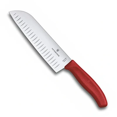 Abbildung von Victorinox, Swiss Classic, Profi Santokumesser, Extra Scharfe Klinge, Kullenschliff, 17 cm, Robuster Kunststoffgriff, Rostfreier Stahl, rot