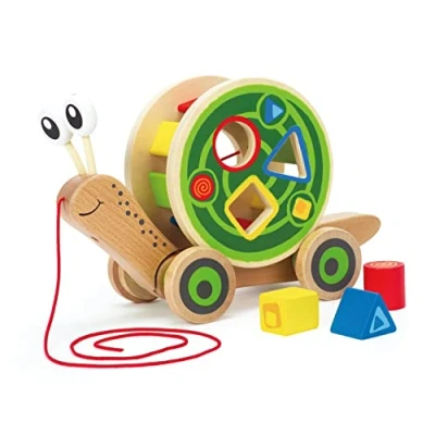 Abbildung von Hape Schnecke Ziehspielzeug Preisgekrönt Kleinkind Schiebe und aus Holz mit abnehmbarem Schneckenhaus buntem Formensortierer, lustiges Lernspielzeug für Kinder