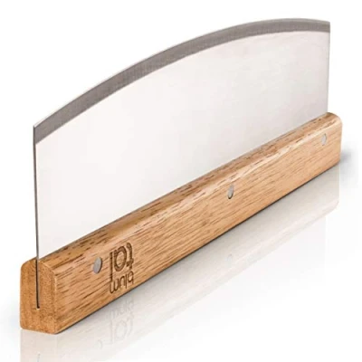 Abbildung von Blumtal Pizzaschneider Edelstahl Profi Pizzamesser Wiegemesser mit 32cm Edelstahlklinge Pizza Schneider rostfrei Cutter Scharfes Messer + Holzgriff