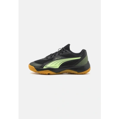 Abbildung von Puma Solarflash III JR Unisex Handballschuh für Kinder, Größe: 35.5, Black/fizzy apple Schuhe