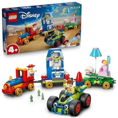 Abbildung von LEGO ǀ Disney and Pixar’s Toy Story Partyzug und das Auto RC aus Story, BAU Spielset, 4 Filmfiguren für Kinder, Bauspielzeug Geschenkidee Fans ab Jahren 43264