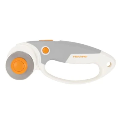 Abbildung von Fiskars Titan Rollschneider, Rollmesser mit Schlaufengriff, Rechts und Linkshändig, Klingen Durchmesser: 45 mm, Orange/Weiß/Grau, 1066047