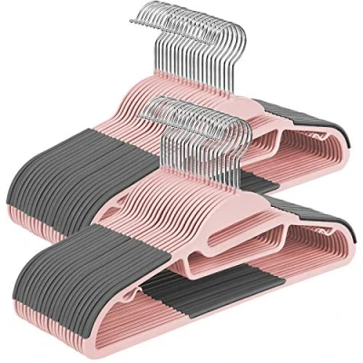 Abbildung von SONGMICS Kleiderbügel Kunststoff, 50er Set, Bügel mit U förmiger Öffnung, platzsparend, 0,5 cm dick, 41,5 breit, um 360 drehbarer Haken, rosa dunkelgrau CRP041P02